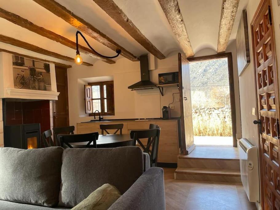 Acogedora Casa Con Patio-Parking Villa Albarracín Eksteriør billede
